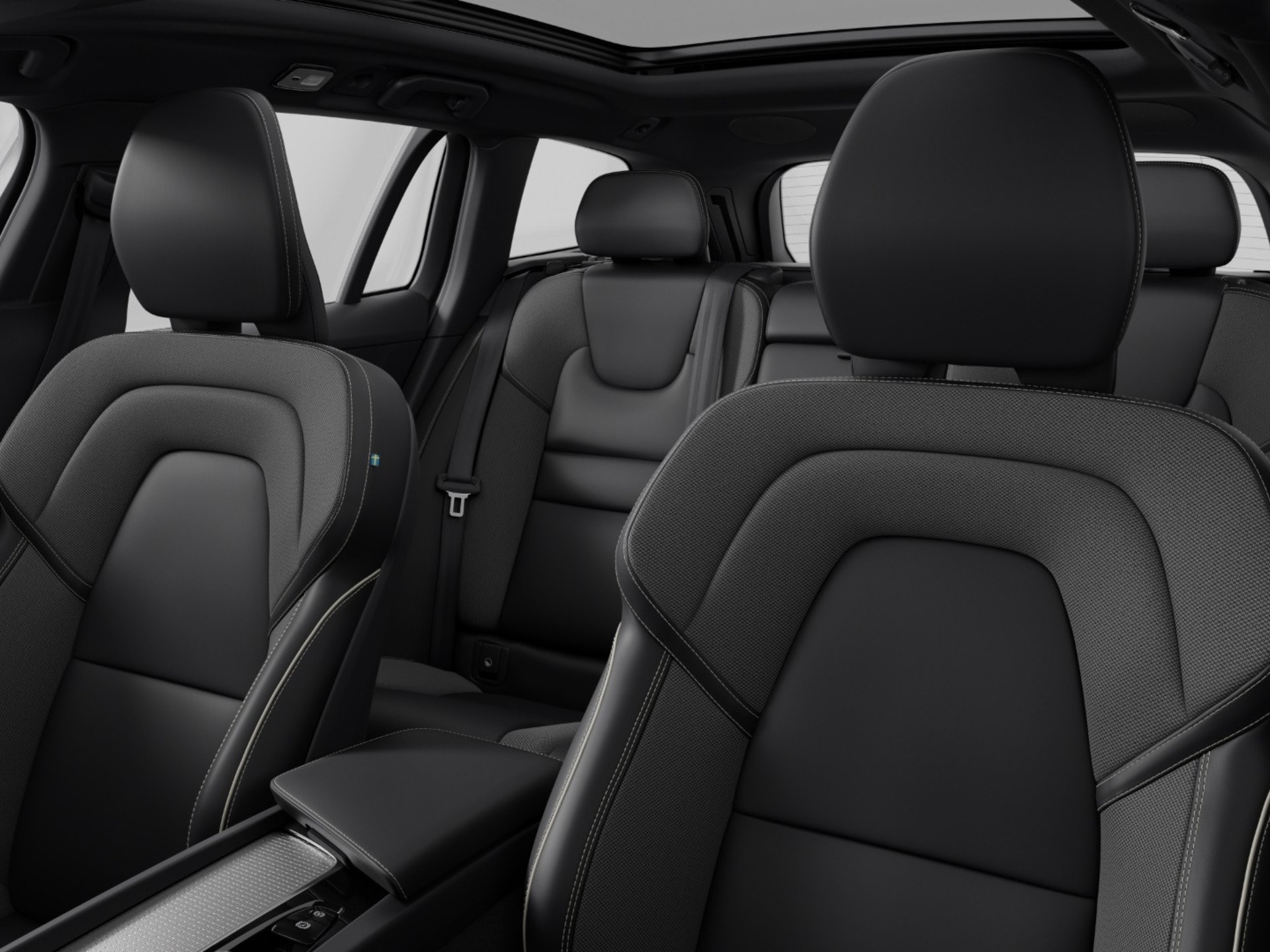 Volvo V60 旅行車寬敞的內部空間。