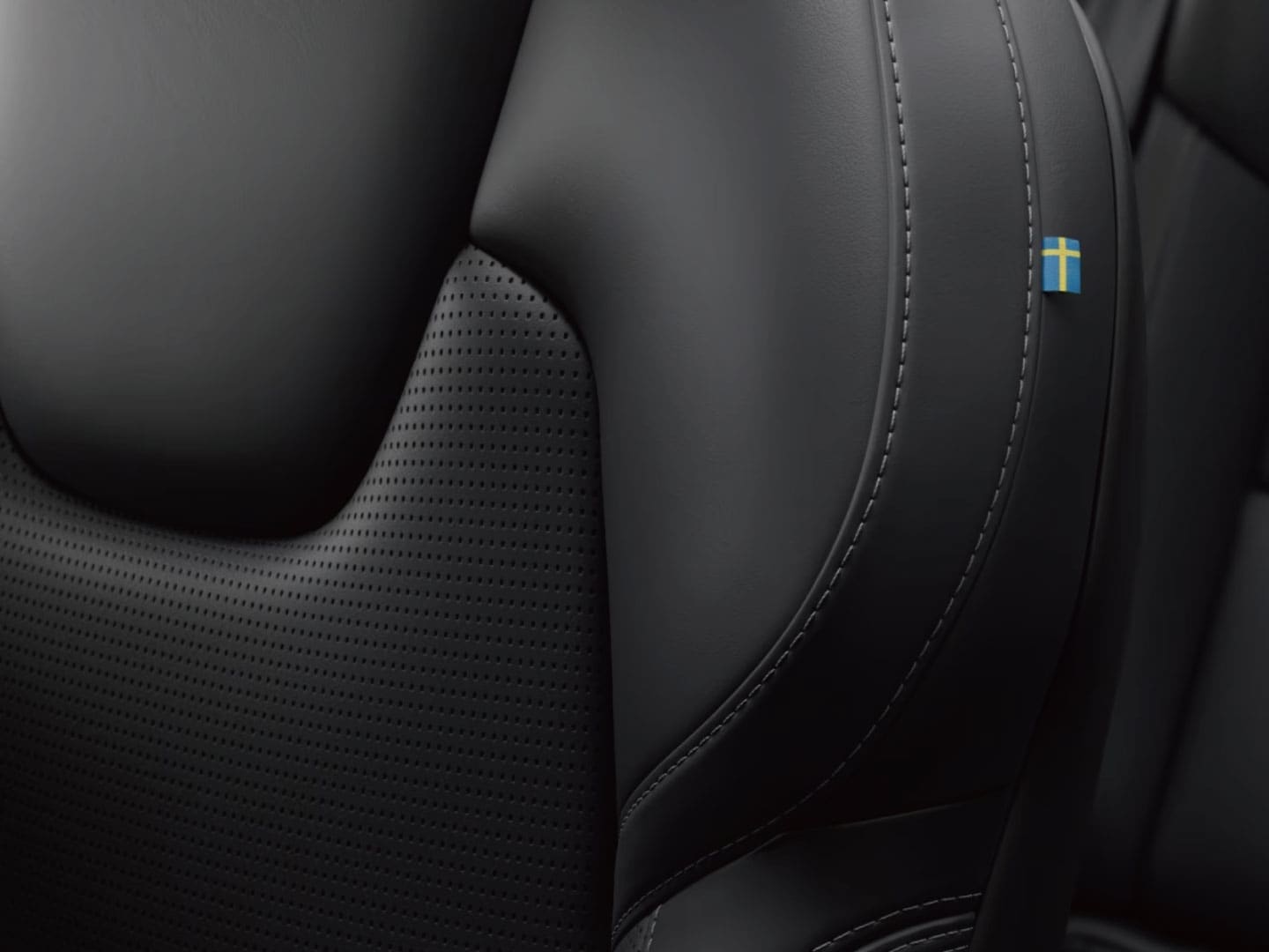 Volvo S60 Recharge 量身訂製的無皮革羊毛混紡座椅特寫。