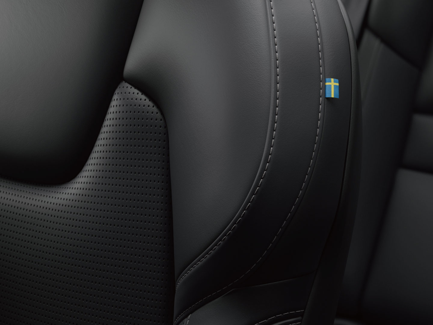 Volvo S60 Recharge 量身訂製的無皮革羊毛混紡座椅特寫。