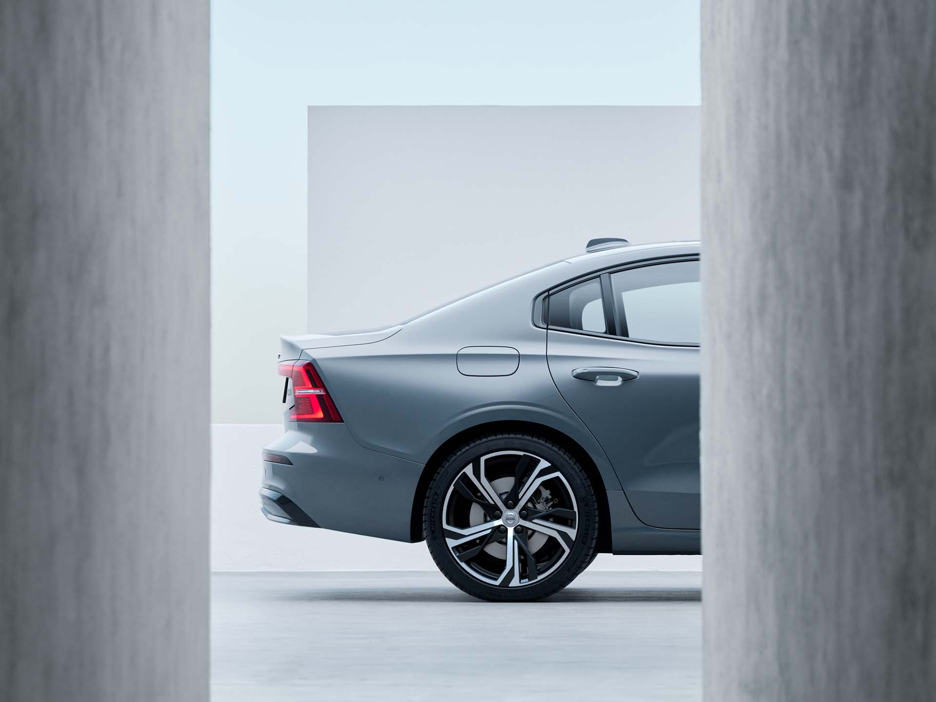 New aerodynamic wheel design on the Volvo S60 Recharge.