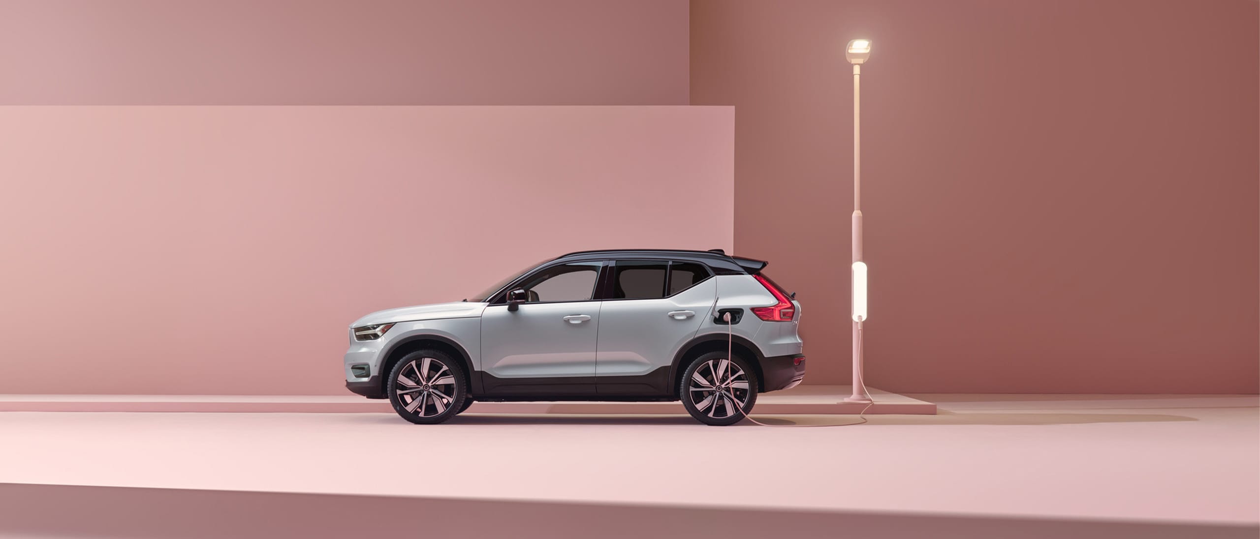 XC40 Recharge electric luxury SUV side view