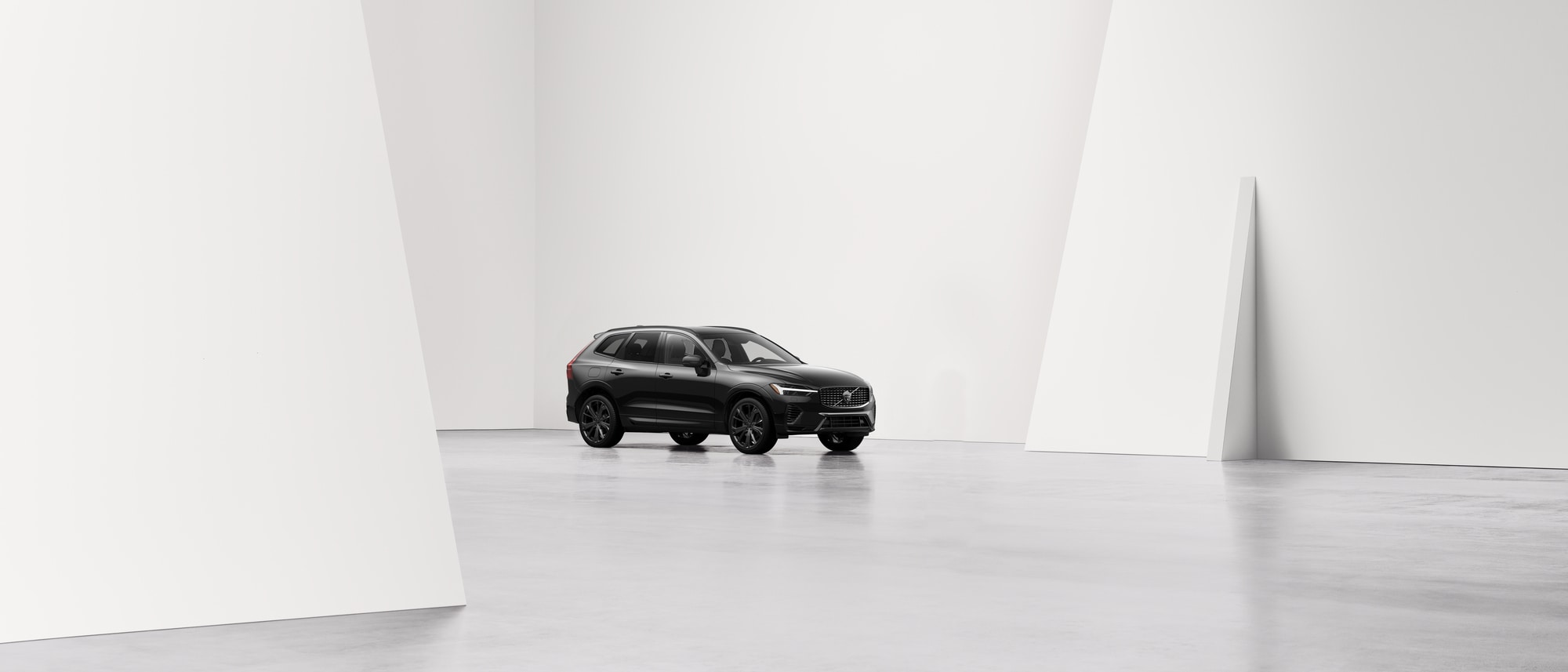 Test the Volvo XC60 Black Edition - Volvo car parked in lot