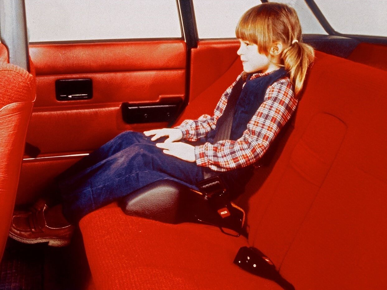 Il primo cuscino imbottito di rialzo è stato lanciato da Volvo Cars nel 1978