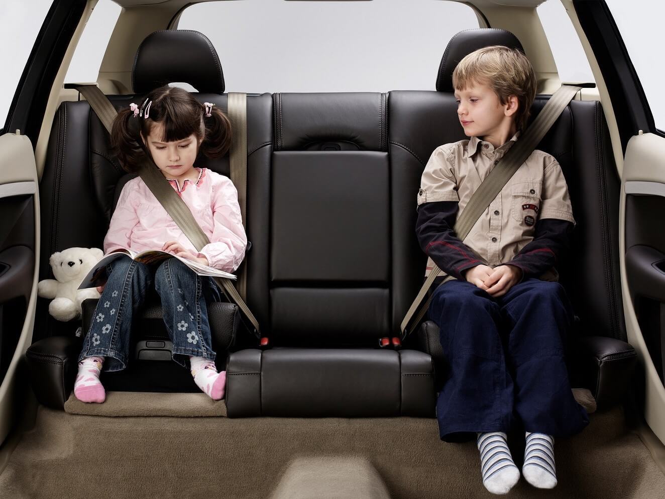 El primer cojín infantil integrado en dos niveles del mundo, lanzado por Volvo Cars en 2007.