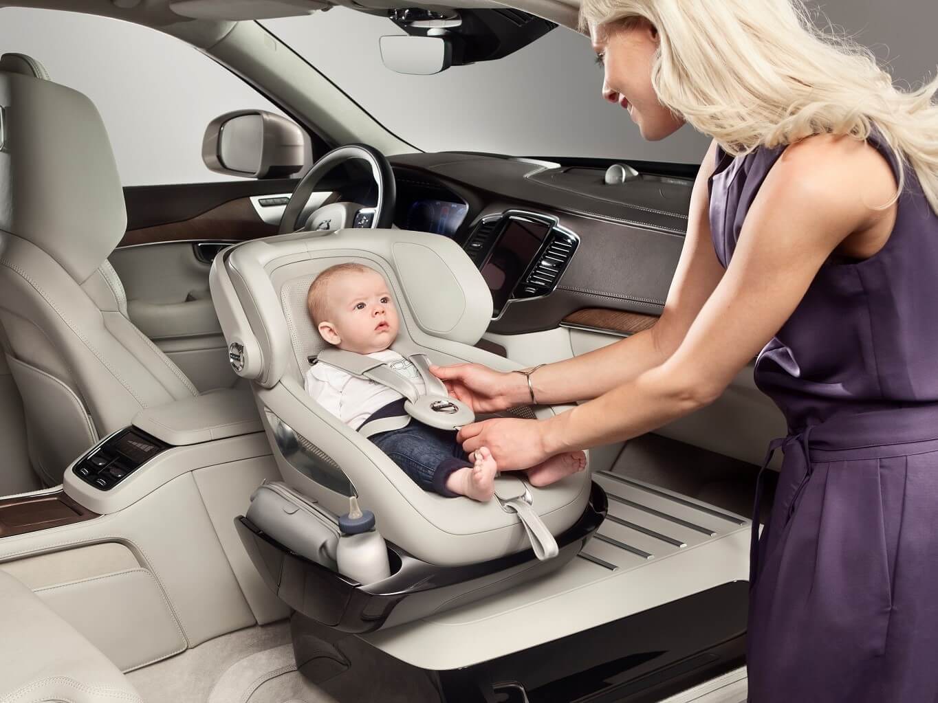 Koncepční model dětské bezpečnostní sedačky Excellence společnosti Volvo Cars z roku 2015.