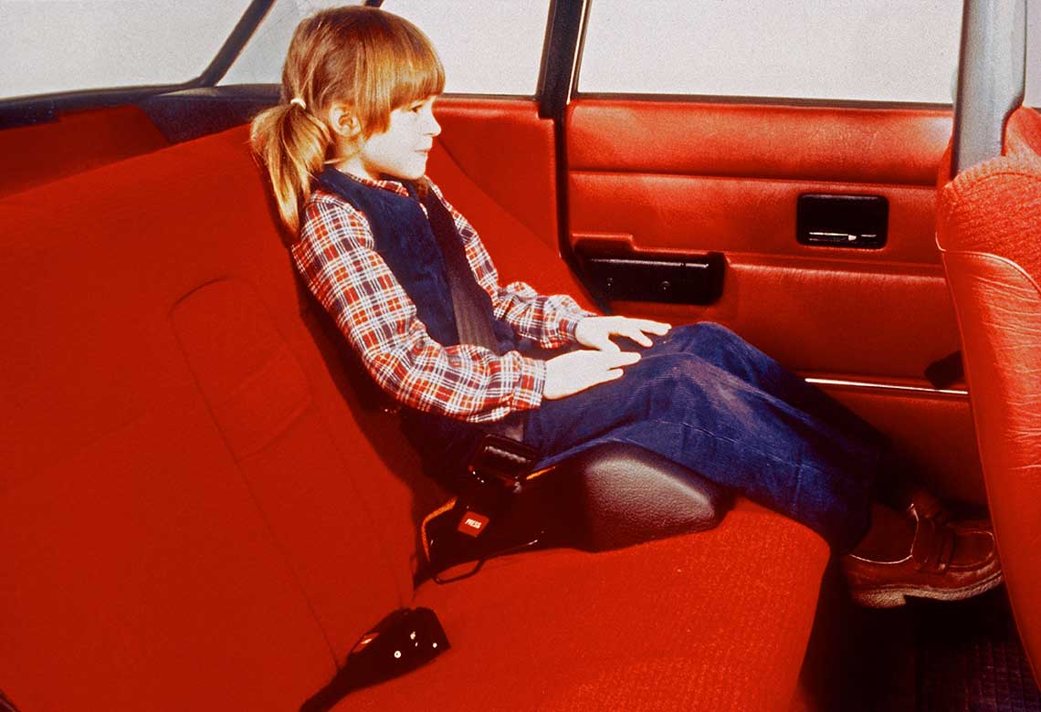 Pierwsze podwyższenie siedziska dla dziecka wprowadzone przez firmę Volvo Cars w 1978 roku.