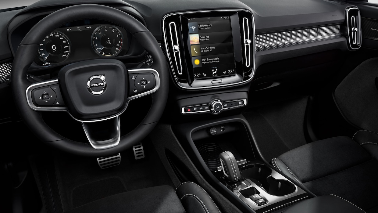 Drivers position and centre console on XC40.