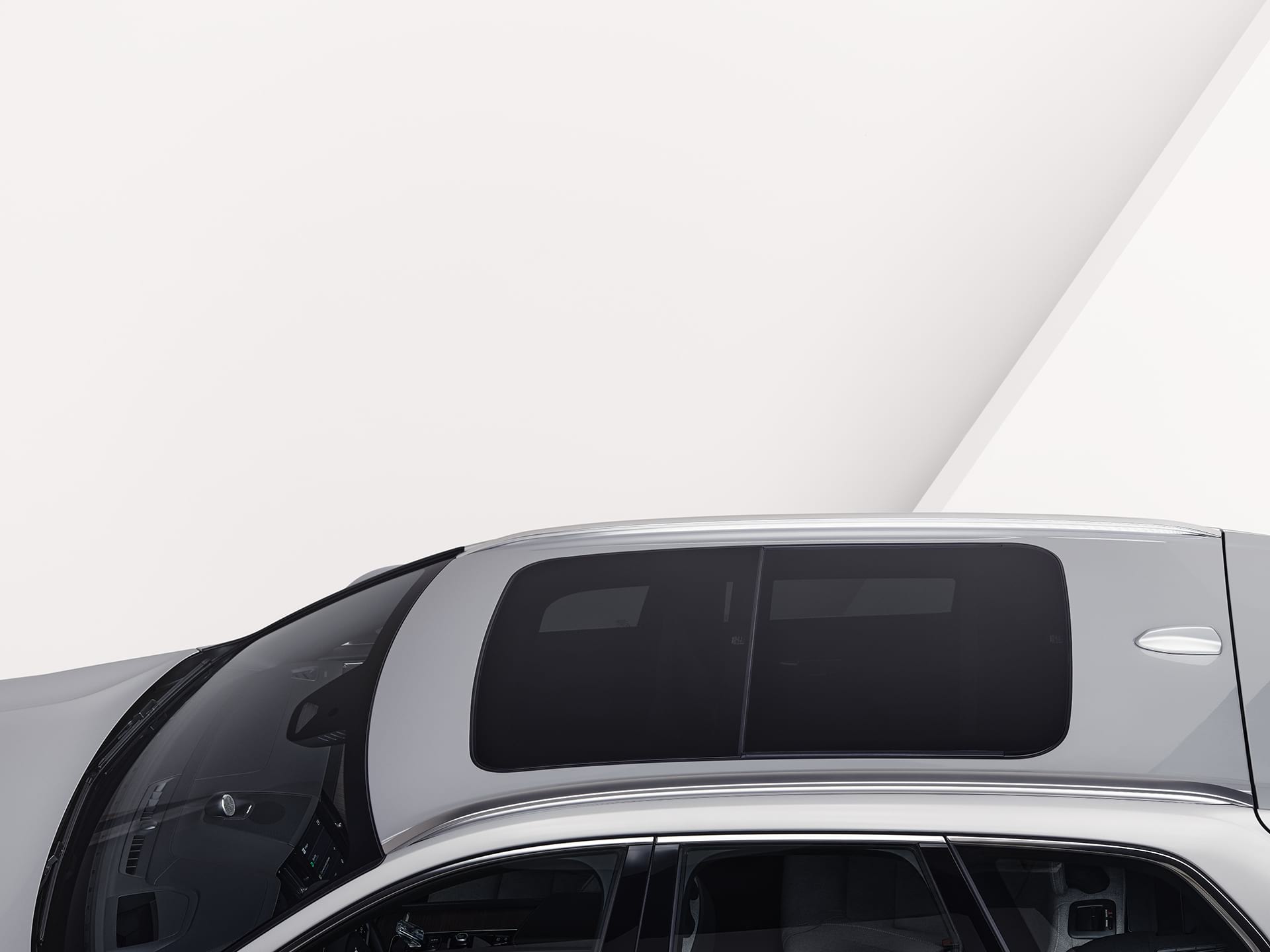 Exterior panoramic roof on a Volvo XC60.