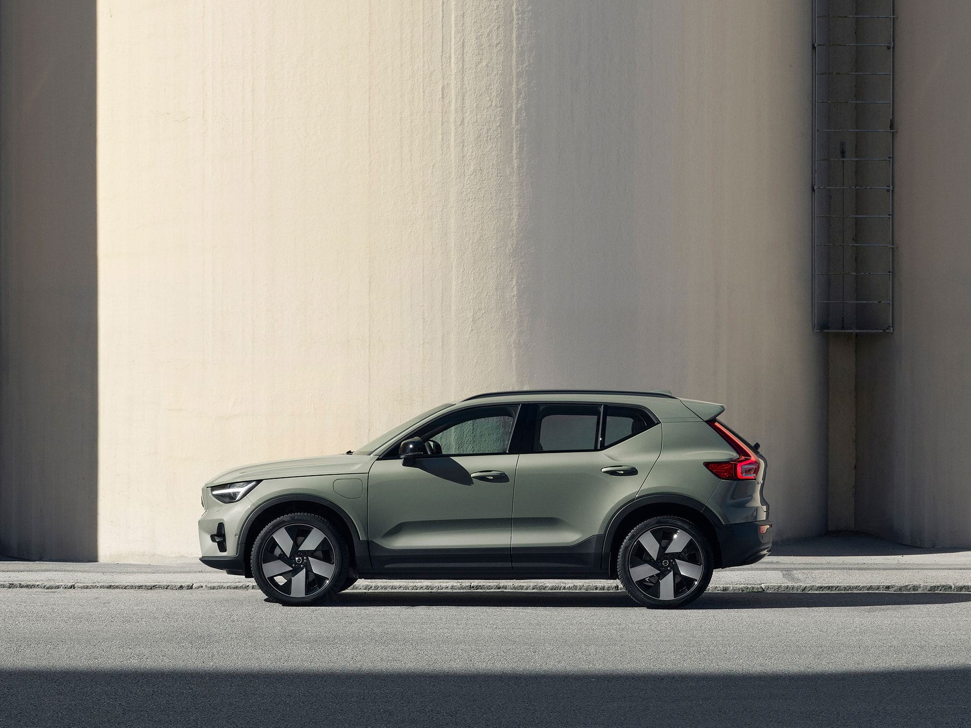 A green Volvo XC40 Recharge electric SUV.