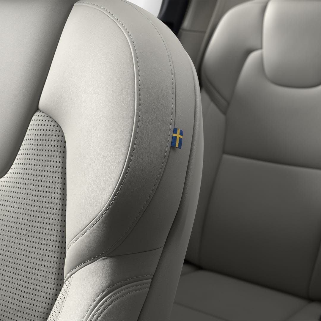 A bőr nélküli gyapjúkeverék ülések közelképe az XC90 belső terében.