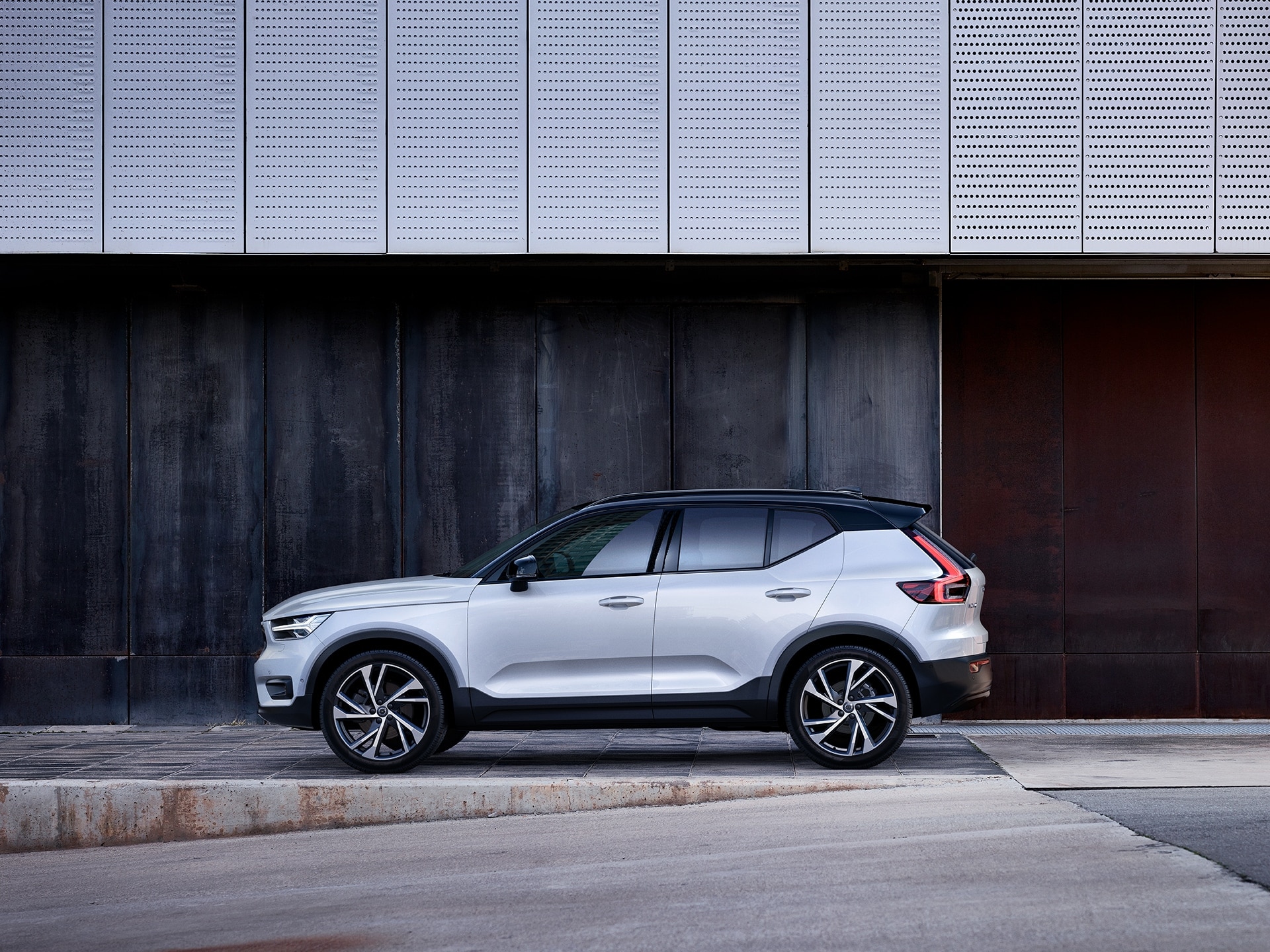 A white Volvo XC40 parked outside a building.