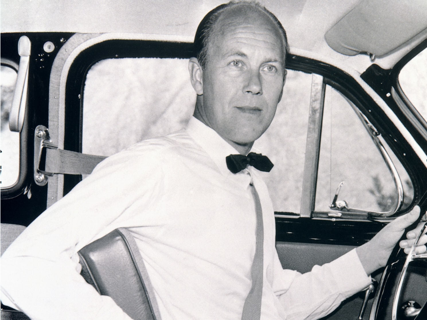 The three-point safety belt showcased by the inventor, Nils Bohlin in 1959.