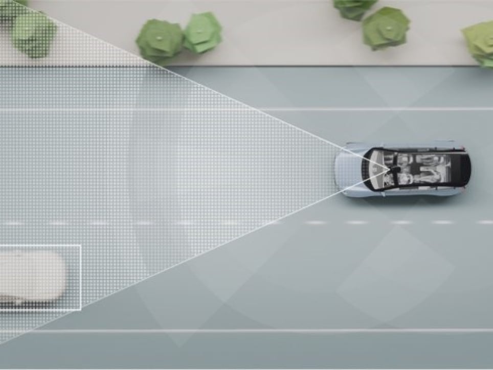 Digital rendering av två bilar på en väg.