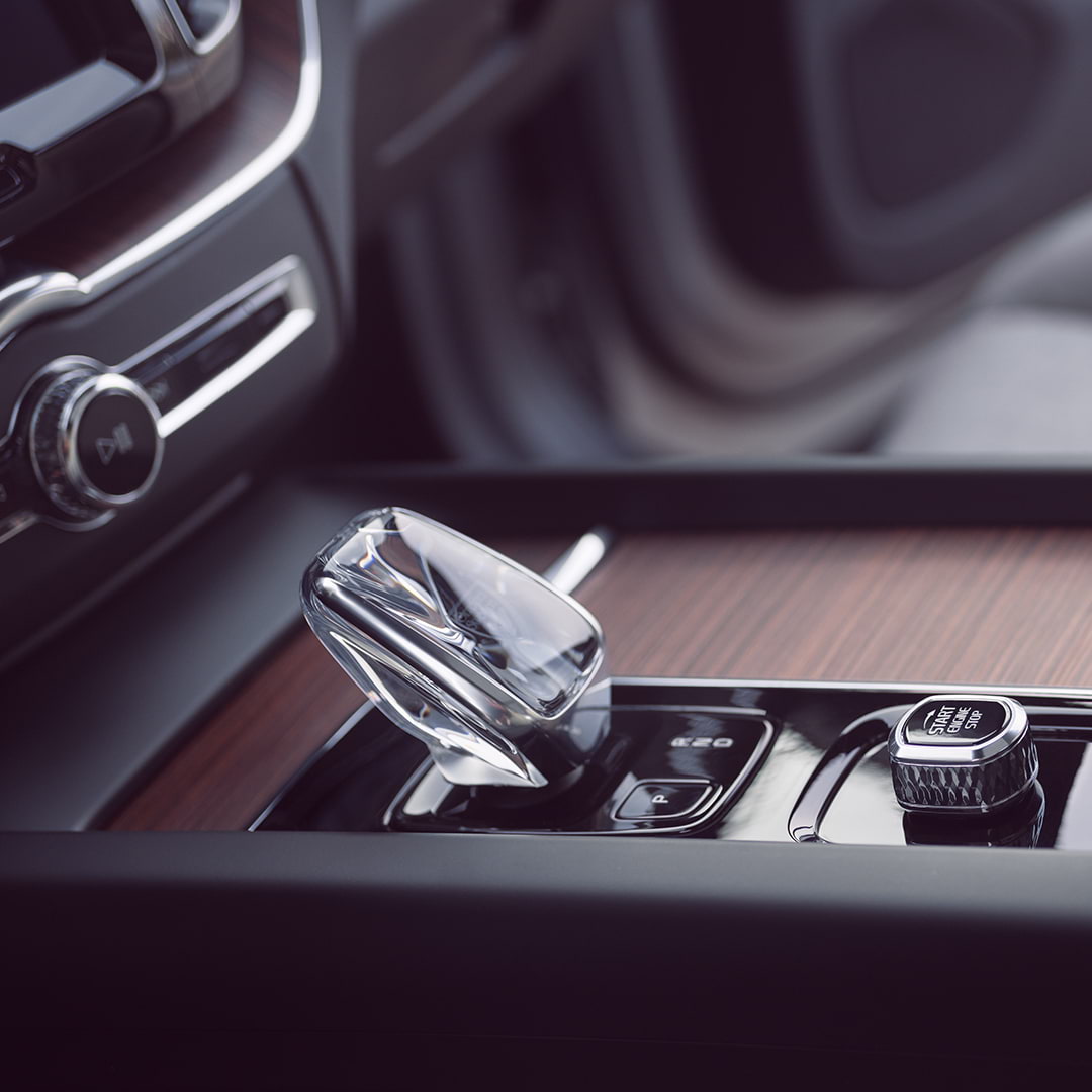 沃尔沃车内配备由 Orrefors® 纯正瑞典水晶制成的水晶换挡杆。