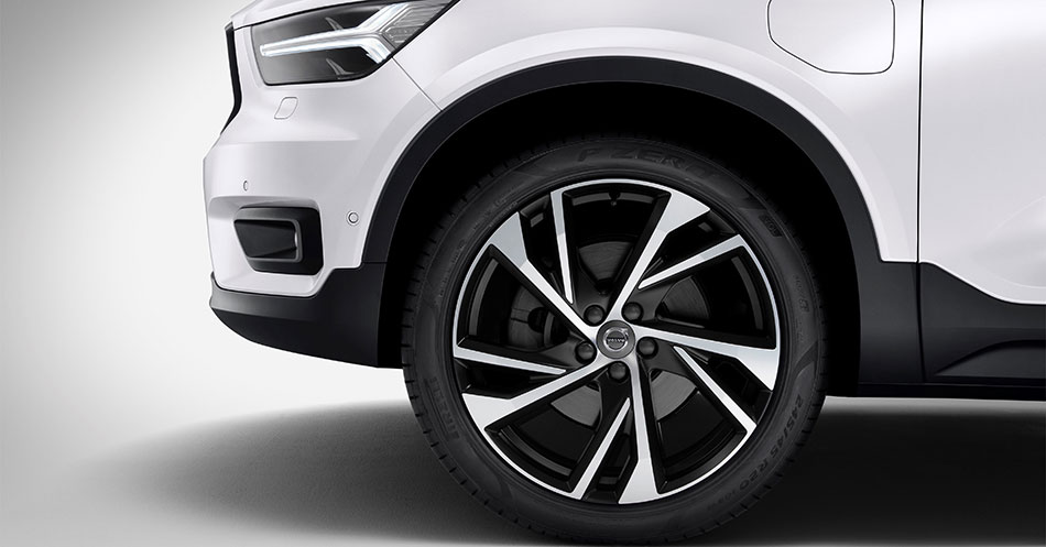 XC40 Plug-In wheel and flap