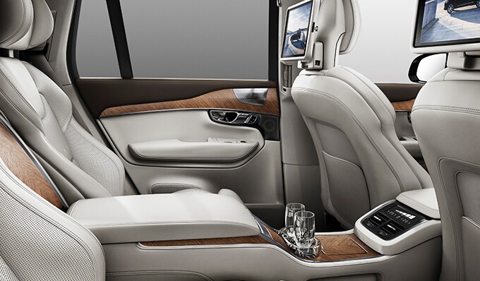 180445_Volvo_XC90_Excellence_interior_s