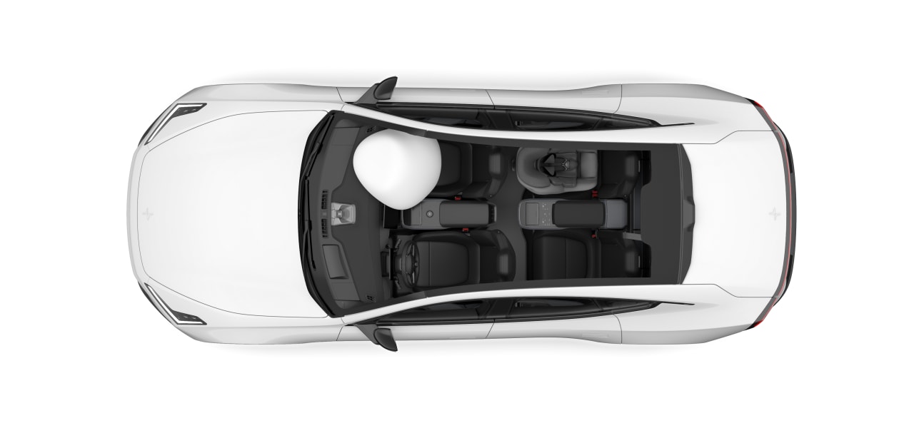 Vista dall'alto dell'interno dell'auto con un airbag attivato e un sistema di protezione per bambini sul sedile posteriore.