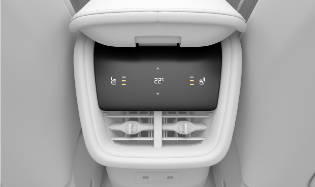 Climate controls in the tunnel console