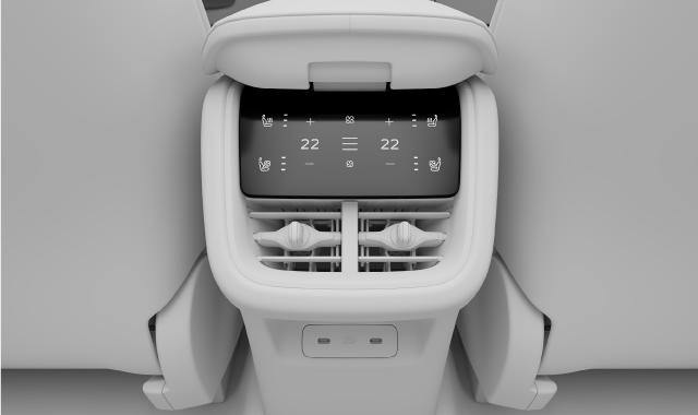 Climate controls in the tunnel console