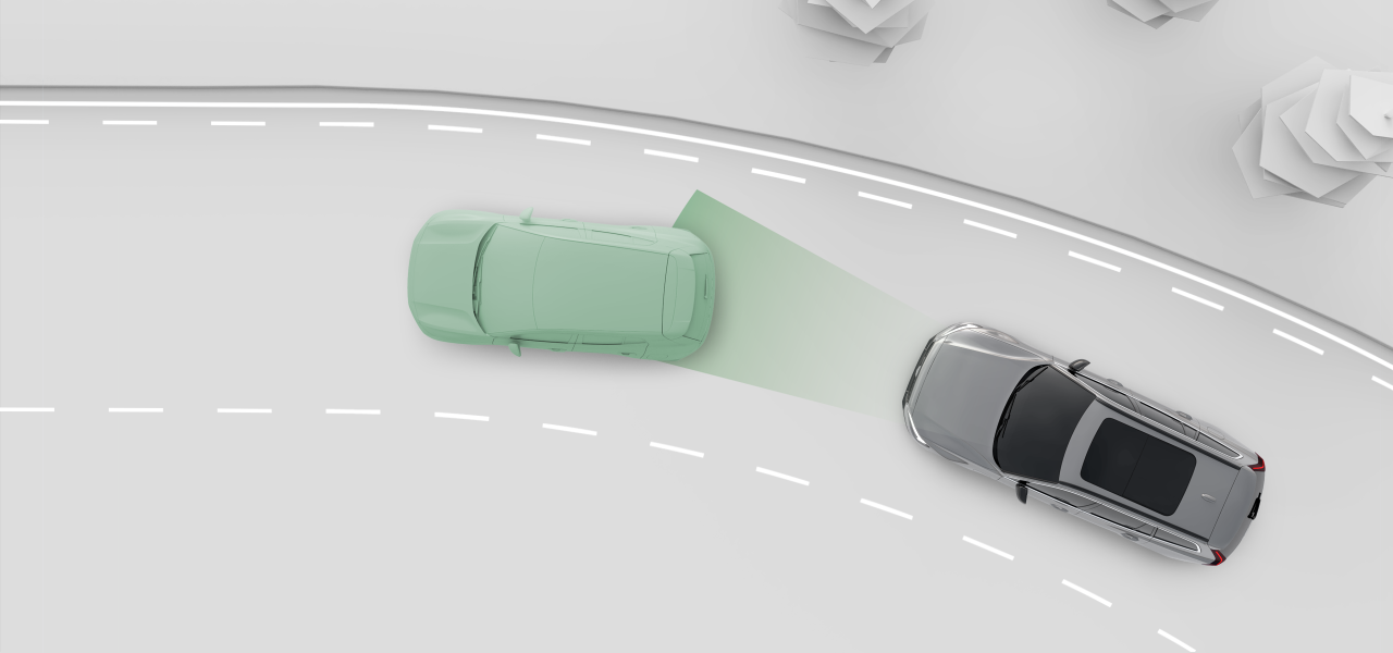 Du automobiliai kelyje iš viršaus